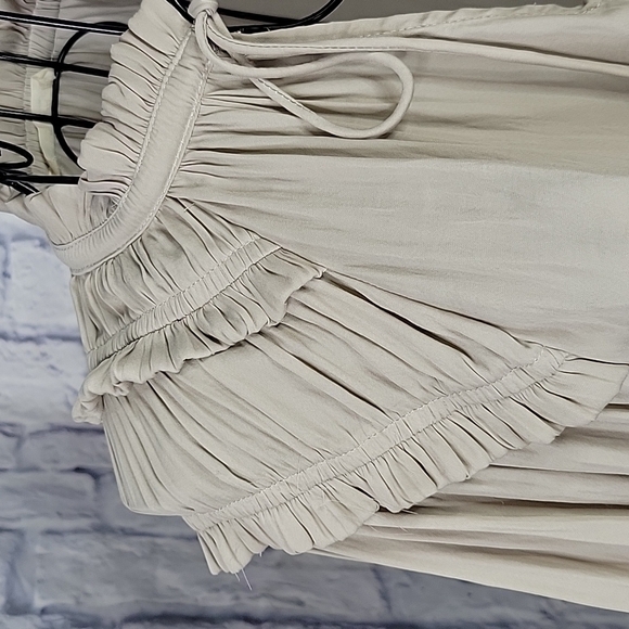 ILLA ILLA Cream Ruffled and Gathered‎ Blouse Large - Picture 3 of 9